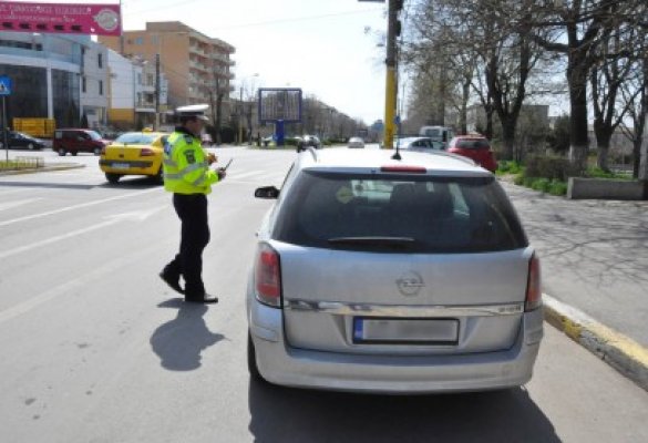 Prins la volan cu permisul de conducere suspendat